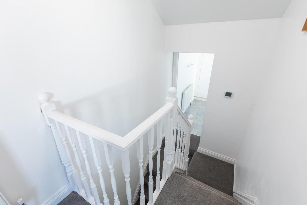 Platform Stadium Apartment With Parking Kingston upon Hull Eksteriør billede